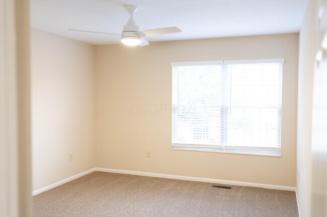 Building Photo - 5008 Stratford Pine Ln