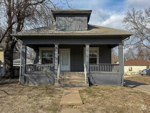 Building Photo - 2 bedroom 1 bath near Washburn University