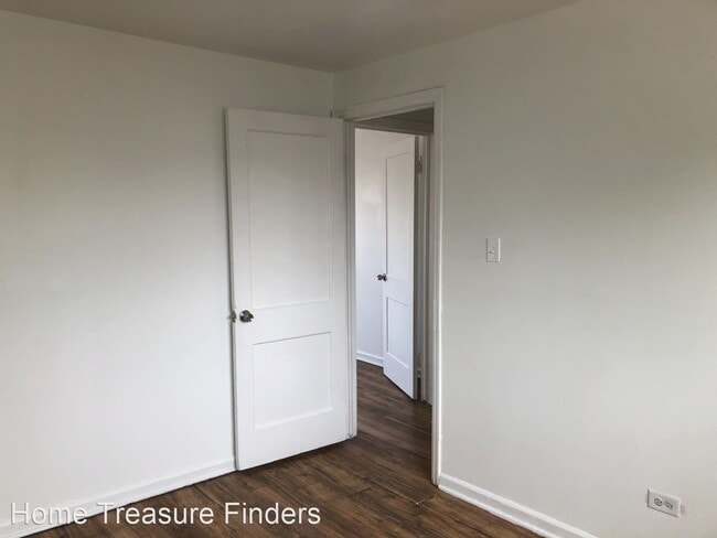 Building Photo - 1869-1887 W Mosier Pl