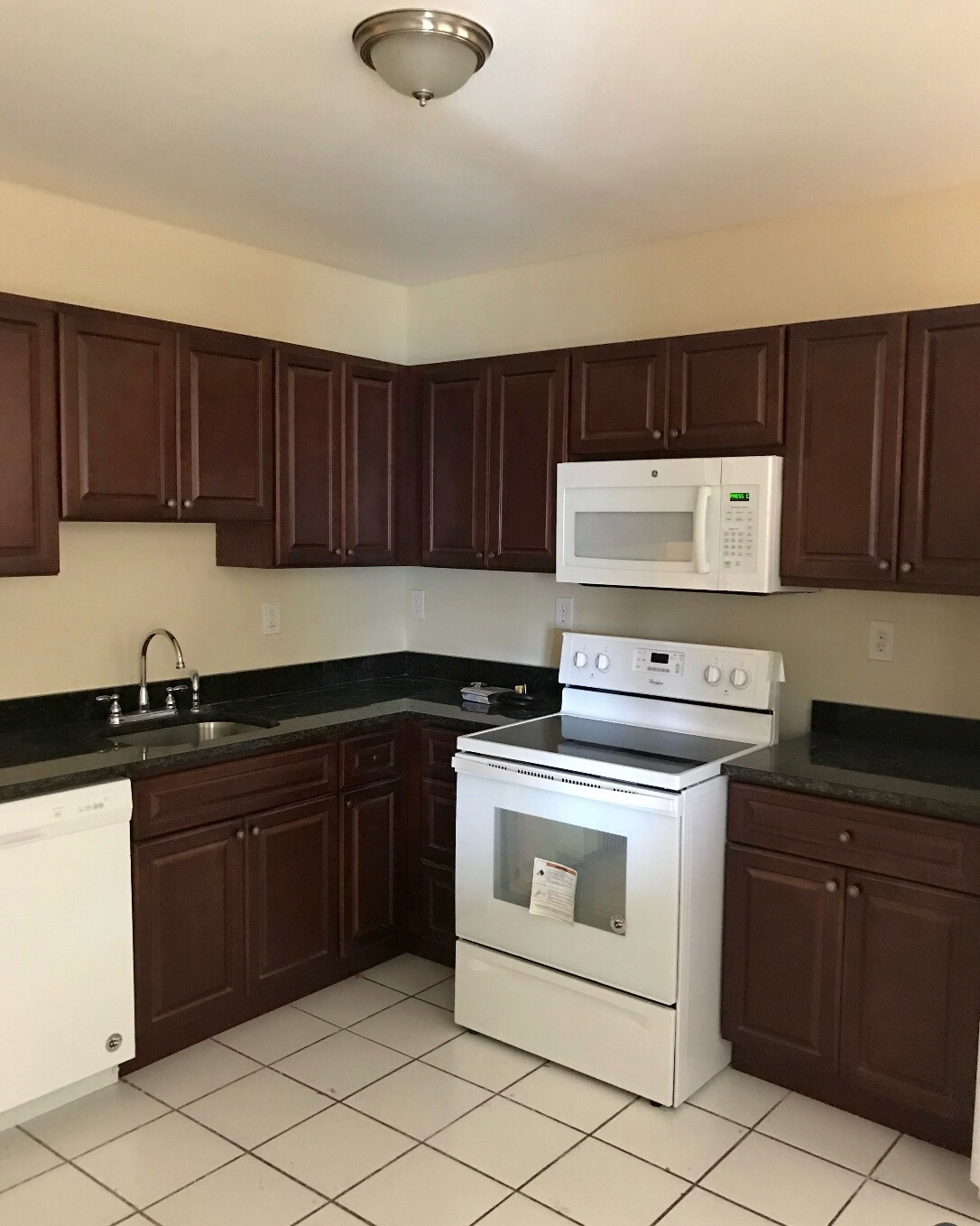 Building Photo - 135 Highland St