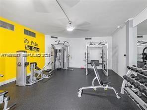 Building Photo - 1000 Parkview Dr