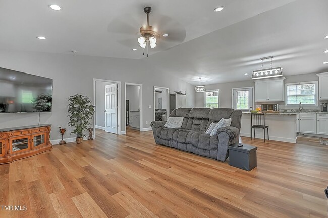 Building Photo - Almost New 3BR Home – Modern Living Close ...