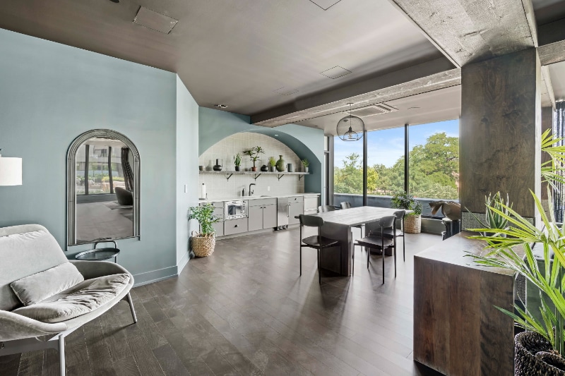 Building Photo - 1487 S Blue Island Ave