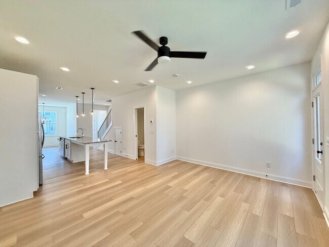 Building Photo - 4821 Gossamer Ln