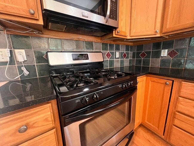 Building Photo - 1093 Wintergreen Ln