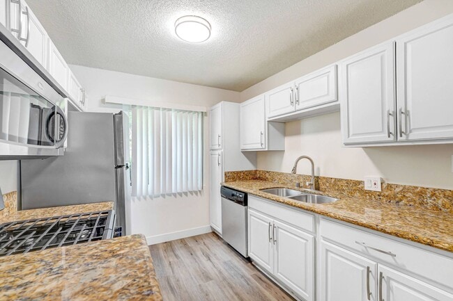 Interior Photo - 1545 North Laurel