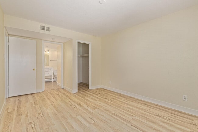 Building Photo - 5995 N 78th St