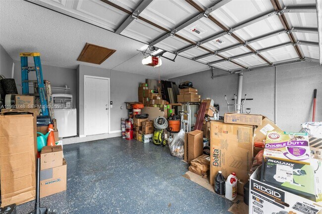 Building Photo - 10290 SW 145th Pl