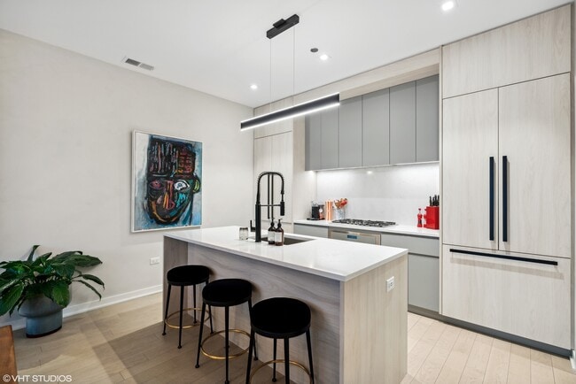 Building Photo - 1400 W Monroe St