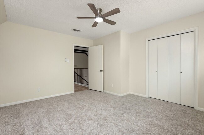 Building Photo - 831 Silverpines Rd