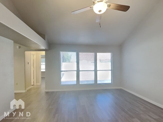 Building Photo - 634 N Quartz St