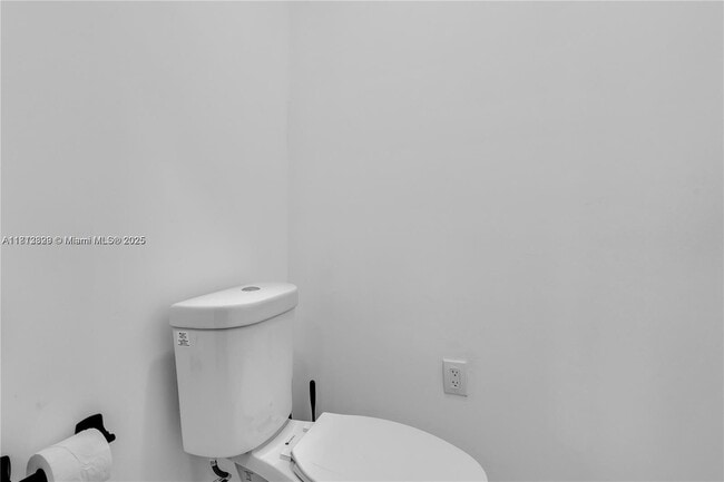Building Photo - 1510 Normandy Dr
