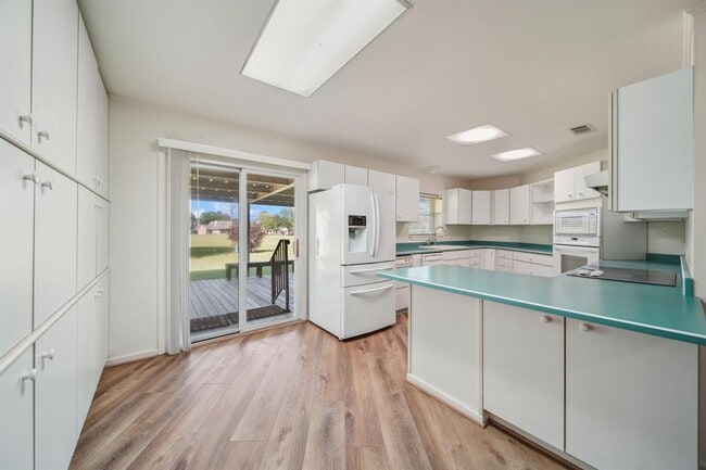 Building Photo - 15502 Kitty Hawk Dr