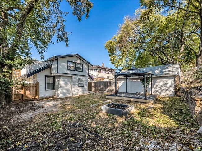 Building Photo - 4241 Prospect Ave