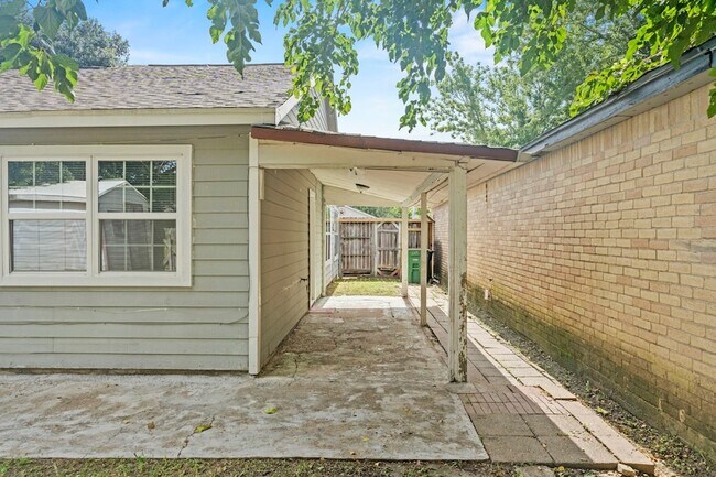 Building Photo - 7535 Log Cradle Dr