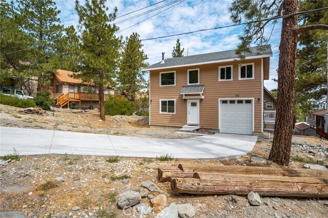 Building Photo - 2042 Buckthorn Rd