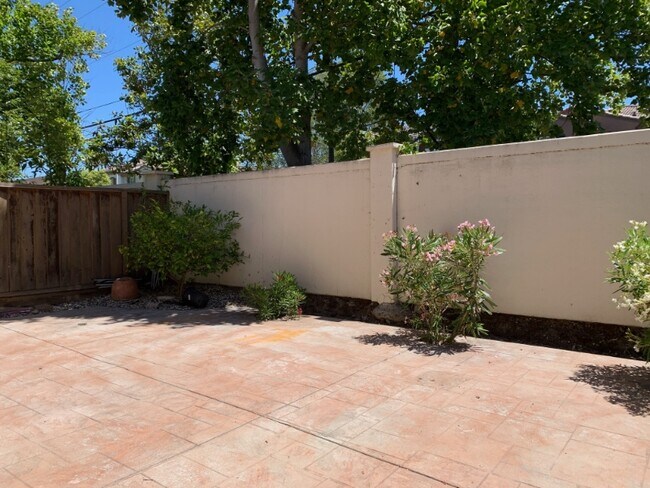 Building Photo - 3932 Harlequin Terrace