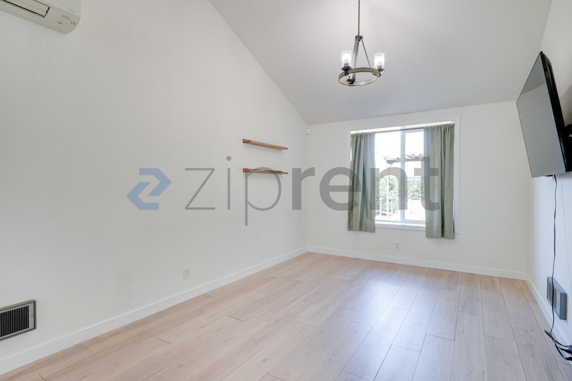 Building Photo - Unit