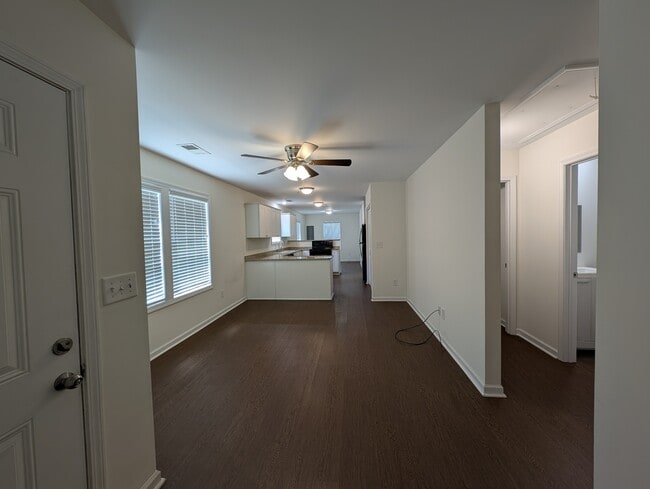 Building Photo - 426 W 4th St