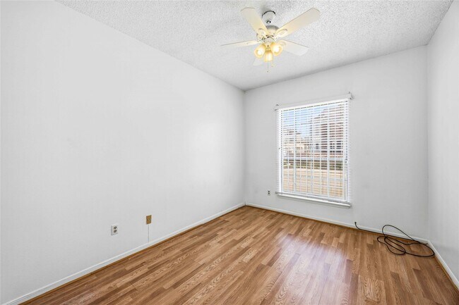 Building Photo - 9410 Stonehouse Ln