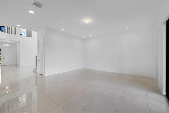 Building Photo - 8551 Swinley Frst Wy