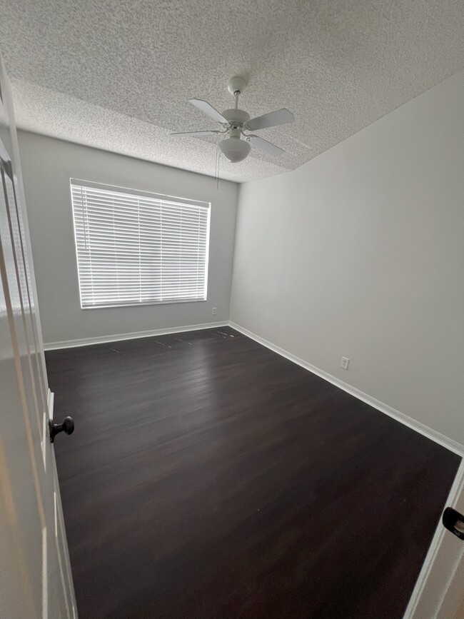 Building Photo - 563 Shoreham Ct NE