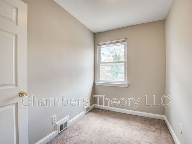 Building Photo - 1417 Downing St NE