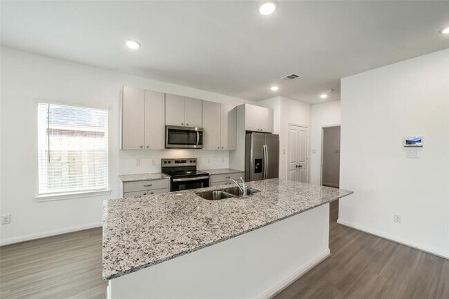 Building Photo - 11615 Moltere Dr