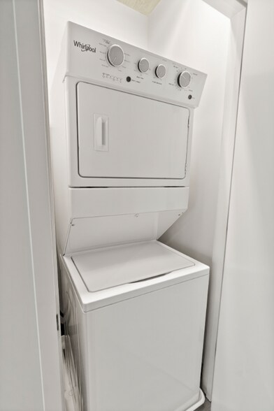 Building Photo - 176 N Ada St