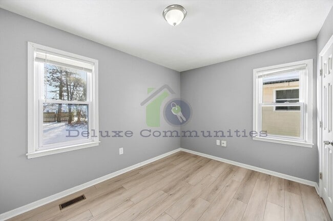 Building Photo - Spacious 3 Bedroom Single Family Home Near Downtown GR | $1795