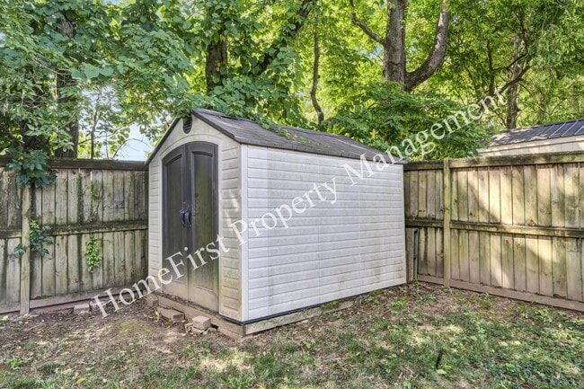 Building Photo - 860 Hidden Stream Dr