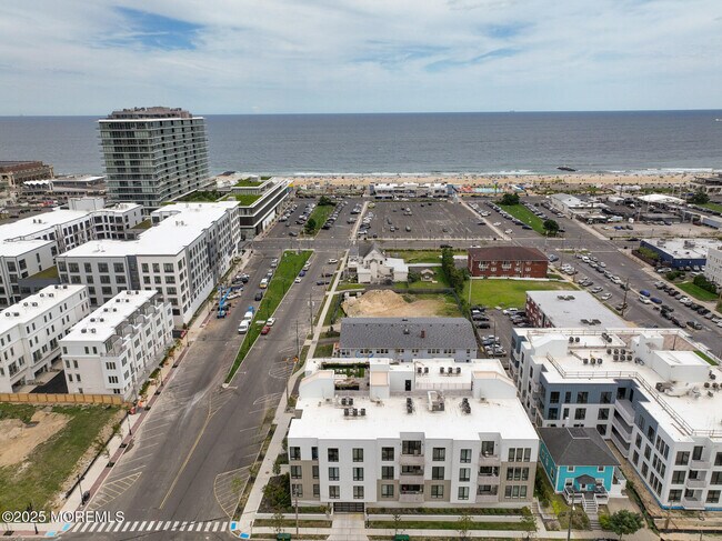 Building Photo - 218 3rd Ave
