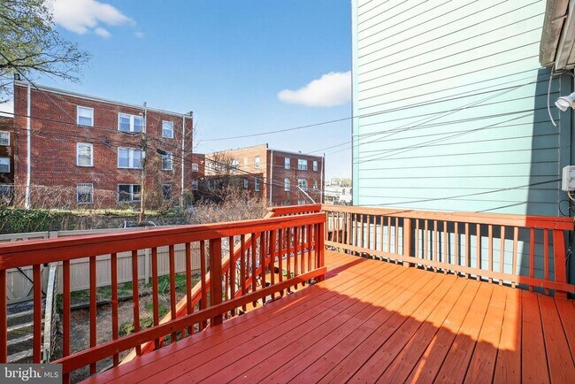 Building Photo - 1227 Meigs Pl NE