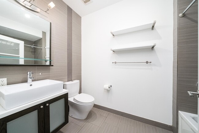 Building Photo - 650 Montgomery St