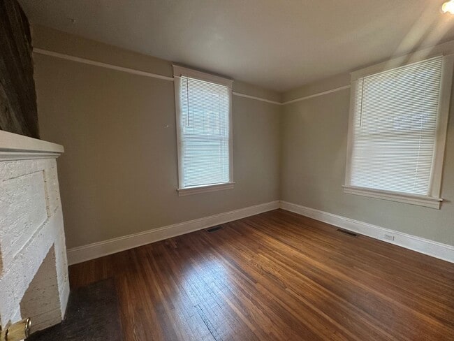 Building Photo - 405 Langhorne Ln