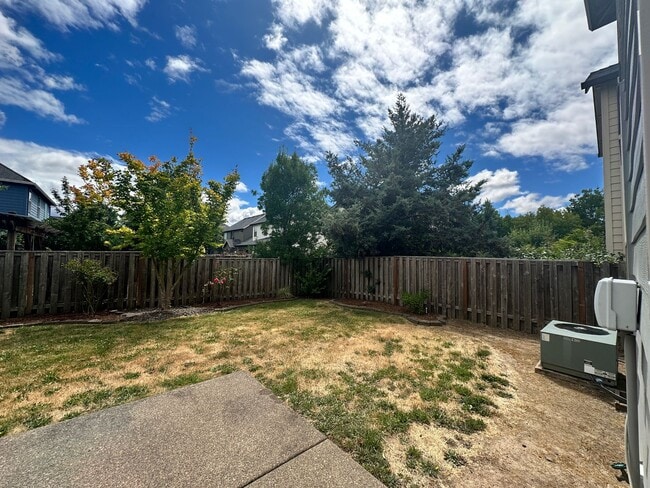 Building Photo - Spacious 3 Bedroom + Bonus Room , club, Across from Park!