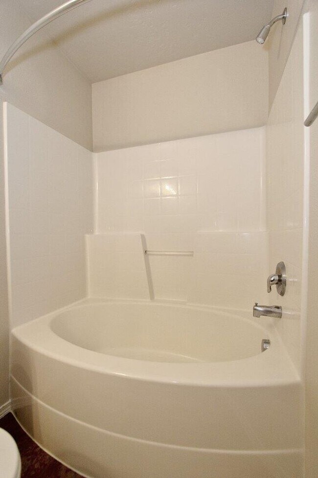 Building Photo - Immaculate Single-Level Home