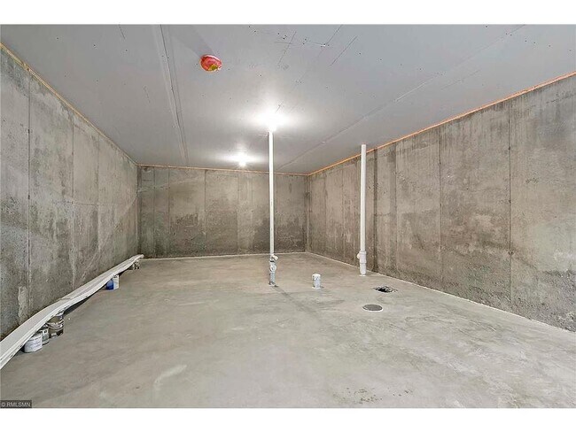 Building Photo - 2768 Clover Ridge Dr