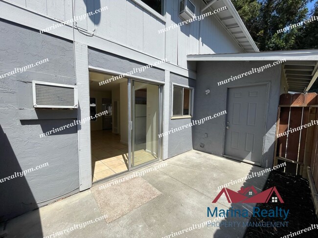 Building Photo - 211 Del Luz Ct