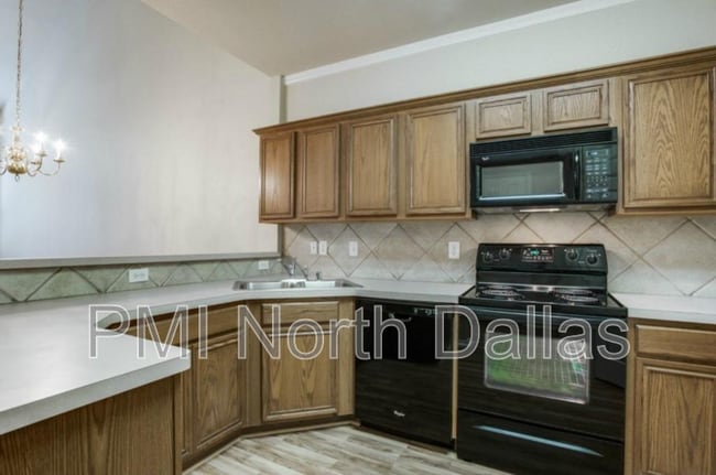 Building Photo - 7001 Van Gogh Dr