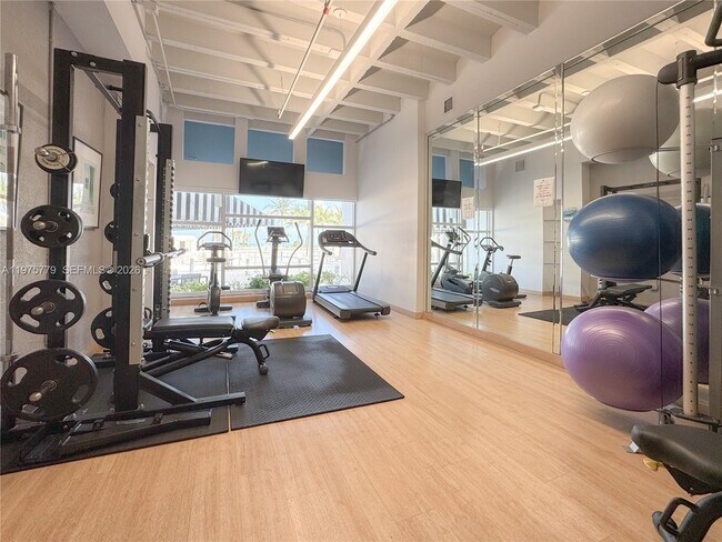 Building Photo - 4925 Collins Ave