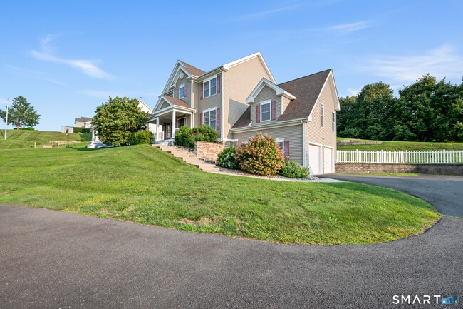 Building Photo - 5 Rolling Hills Dr