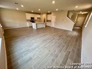 Building Photo - 204 Kinsley Wy