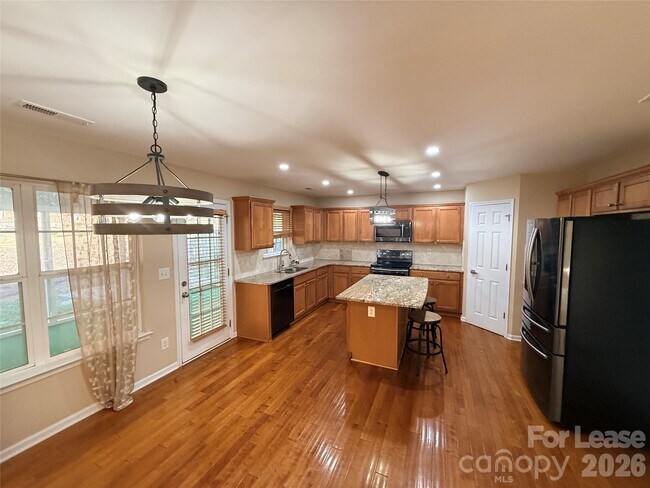 Building Photo - 5219 Sunriver Rd