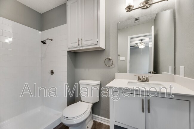 Building Photo - 1609 Whiteoak Dr