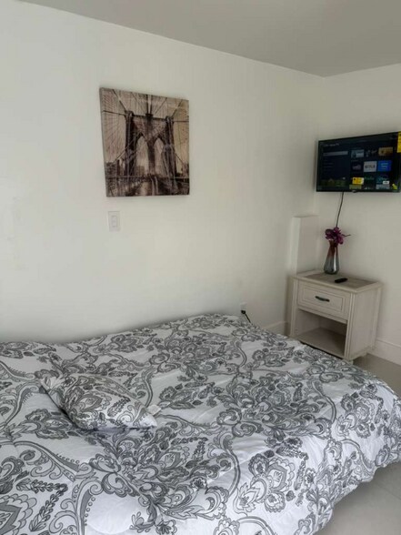 Building Photo - 6242 SW 24th St