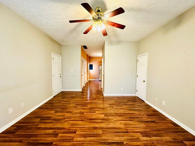 Building Photo - Updated 2 story townhome in Park Duvalle- Section 8 accepted