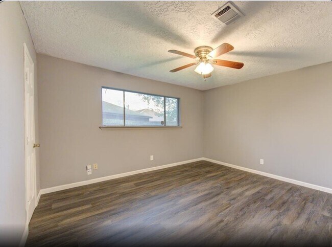 Building Photo - 10727 Sagewillow Ln