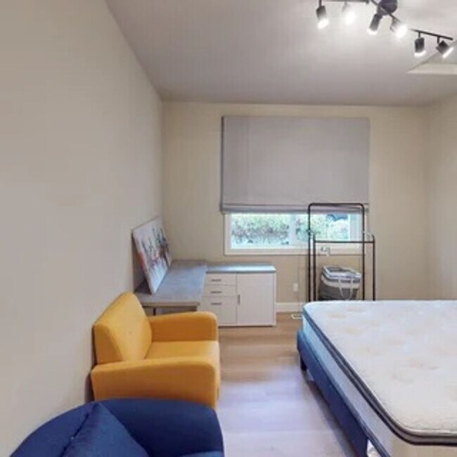 Building Photo - This Shy Creek Neighborhood 4 bed, 3 bath home has abundant space with a functional layout.