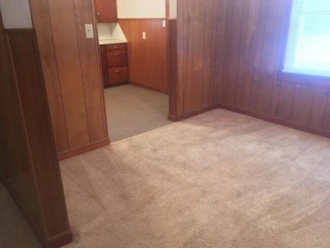 Building Photo - Cute 2 bedroom home for only $895 in conve...